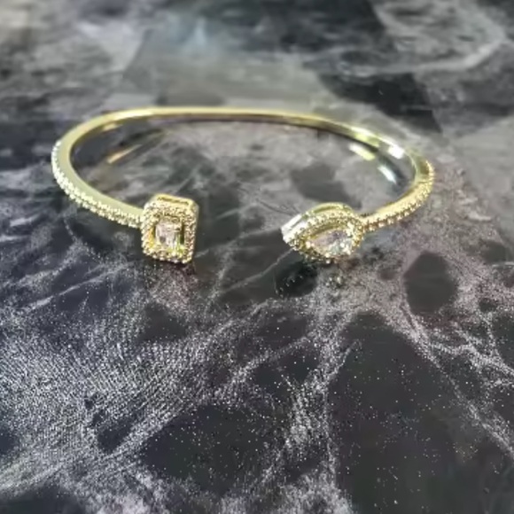 Wedding lux Gold Bracelet with Crystal Accents - Picture 4 of 4